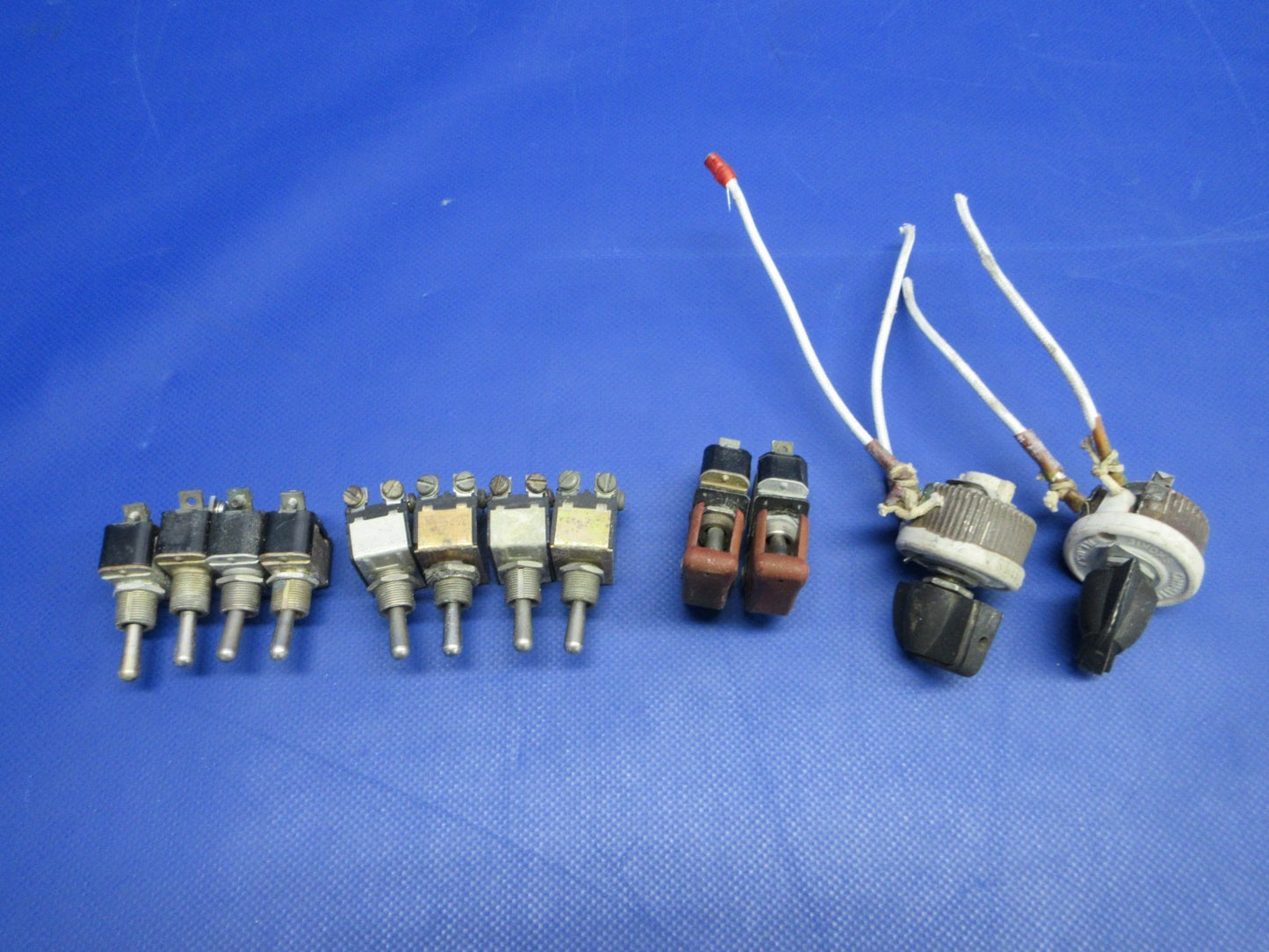 Globe GC-1B Swift Assorted Switches / Rheostats LOT (0326-796)1