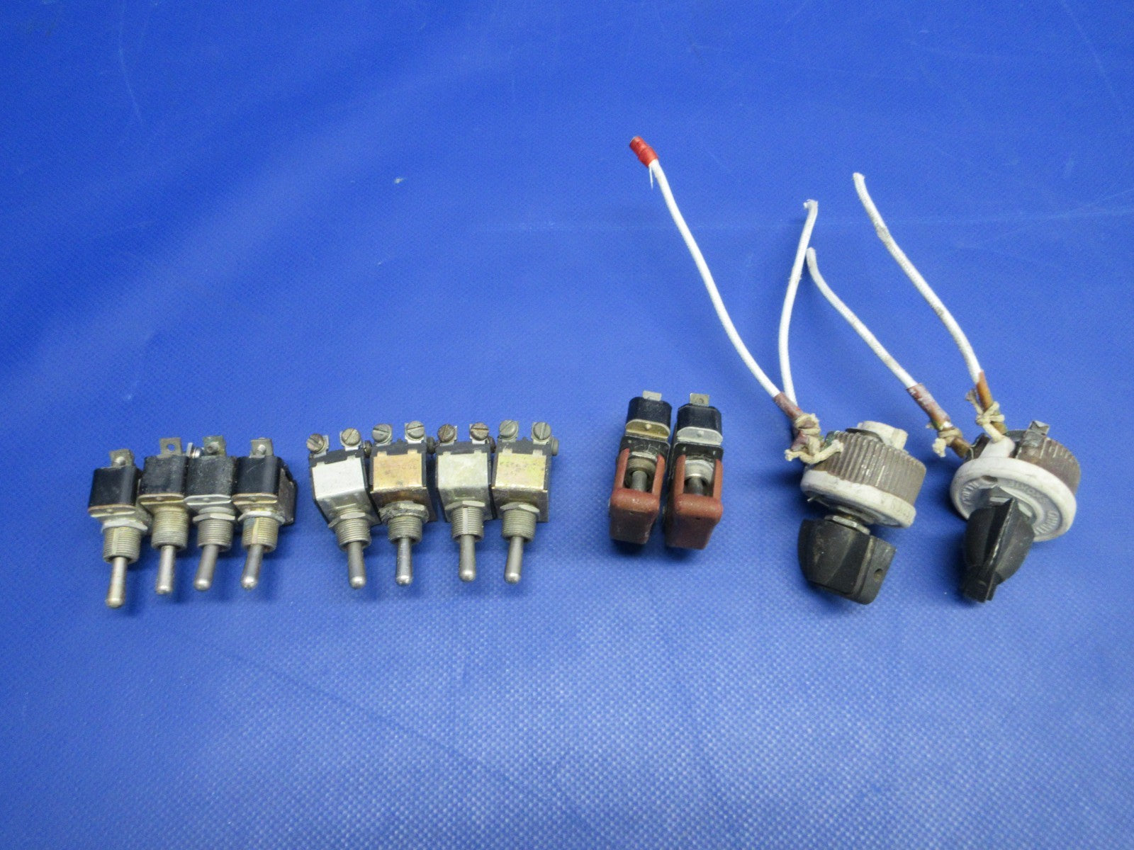 Globe GC-1B Swift Assorted Switches / Rheostats LOT (0326-796)1