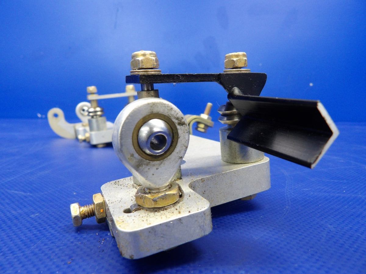 Cirrus SR22 Yoke Bearing Mount RH P/N 14938-002 (0926-1209)3