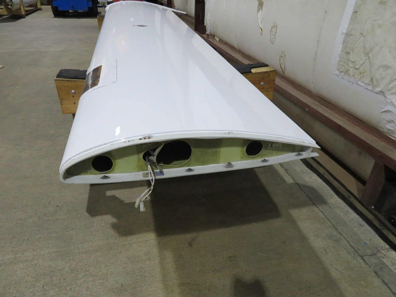 2001 Diamond DA-40-180 Left Hand Wing S/N 40.044 (0326-97)13