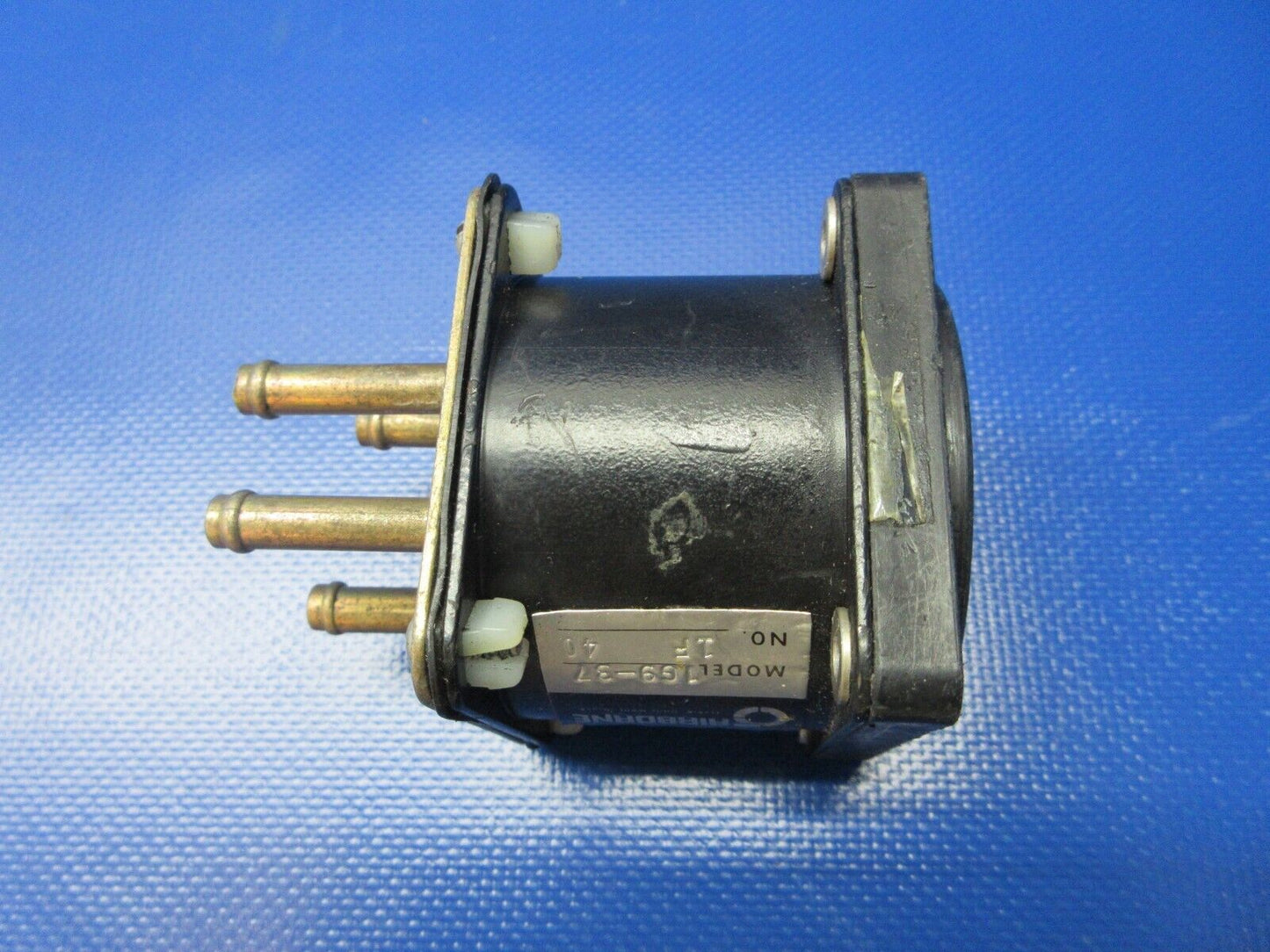Beech 95-B55 Airborne Instrument Air Suction Gauge P/N 1G9-37 TESTED (1224-1252)