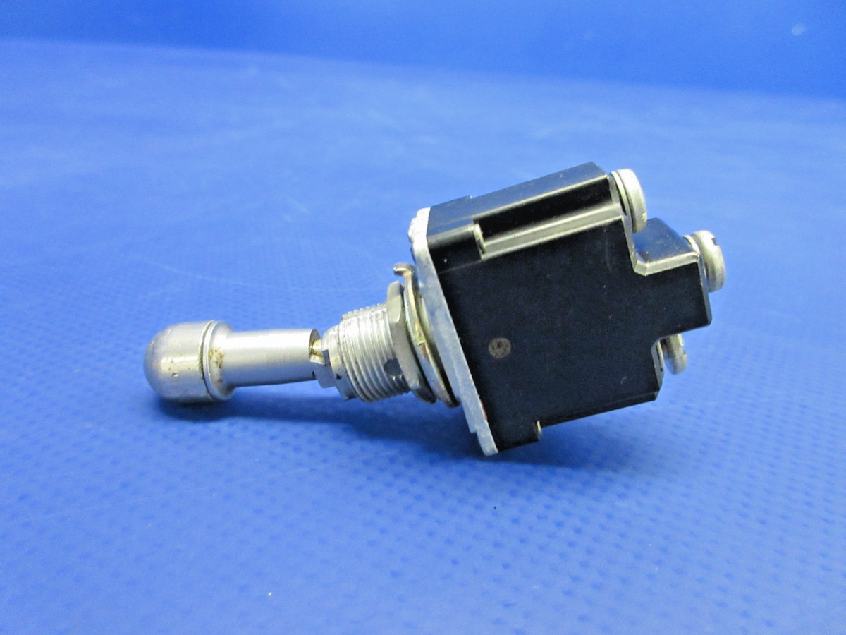 Piper PA24 Toggle Switch & Circuit Breaker LOT 4TL66-1L, MS24658-21  (0826-836)9