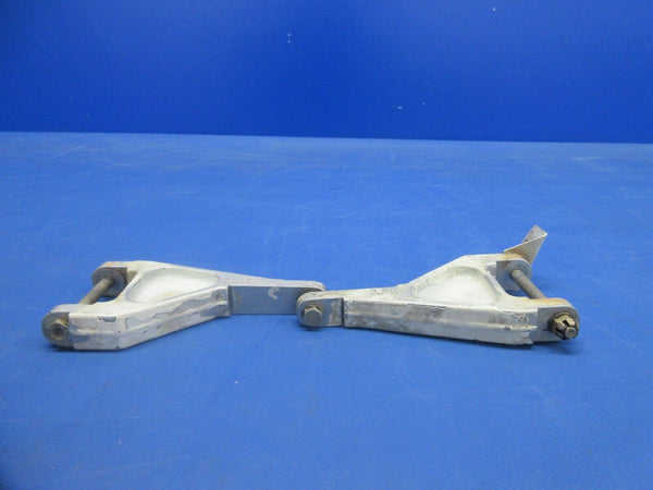 Piper PA-32RT-300T Lance II LH Main Landing Gear Torque Link 67012-00 (0924-917)