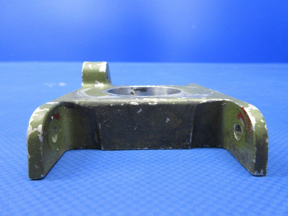 Piper PA-34-200T Seneca II RH Flap Torque Tube Fitting P/N 62421-01 (0 ...
