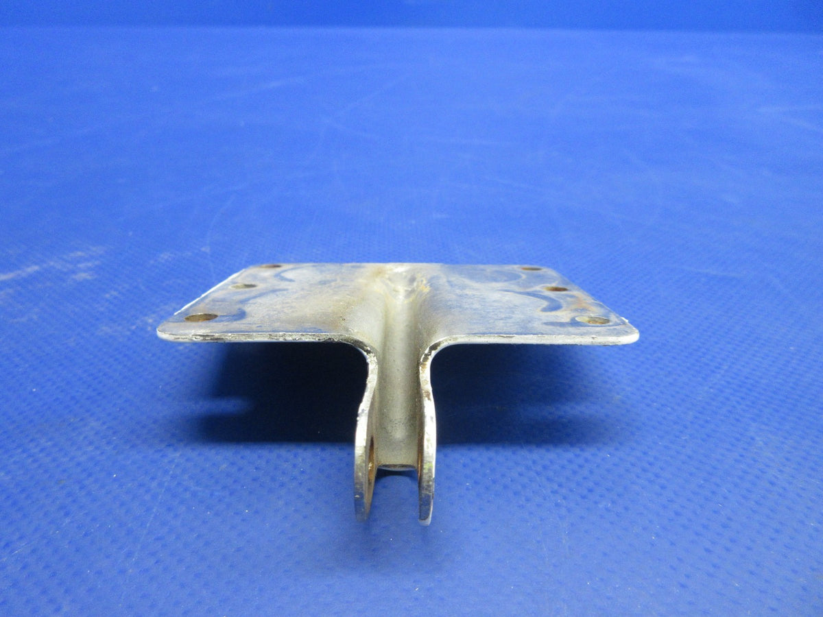 Piper PA-34-200T Seneca II Aft Cabin Door Hinge P/N 68174-00 LOT OF 2 (0626-889)10