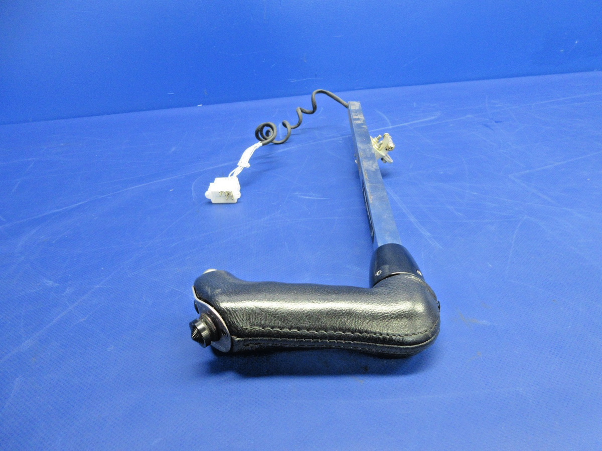Cirrus SR22 Yoke Grip RH P/N 11995-004 (0926-830)7