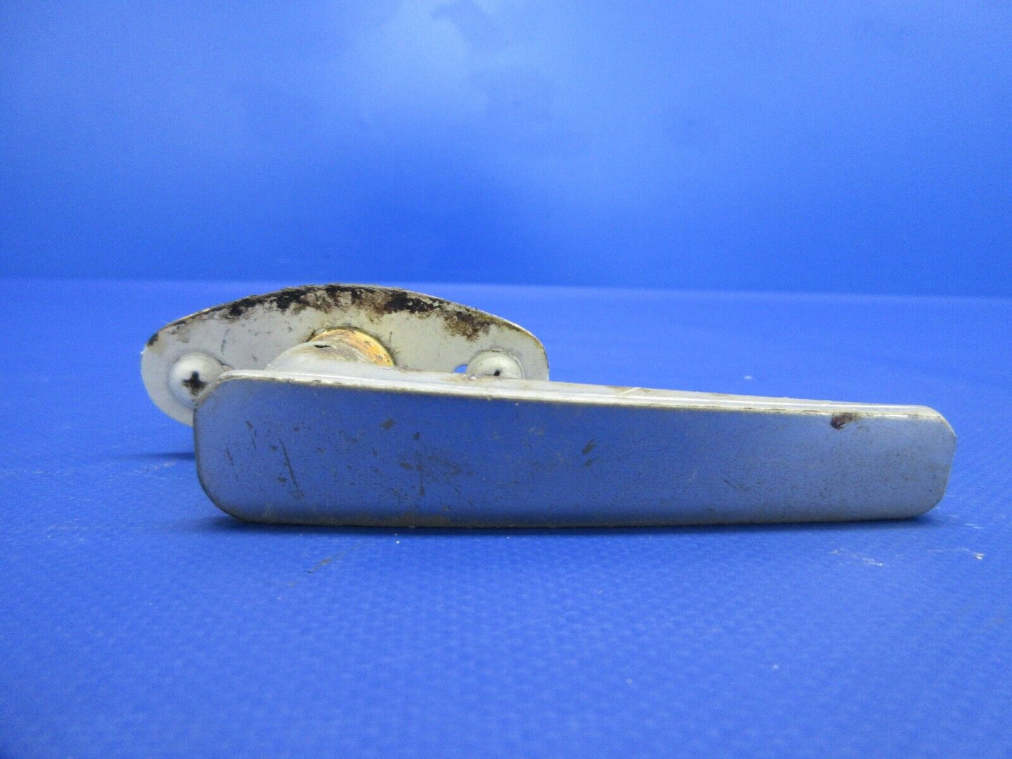 Bell 47J-2 Helicopter Cabin Door Latch Right Hand P/N 47-385-169-20 (1124-938)