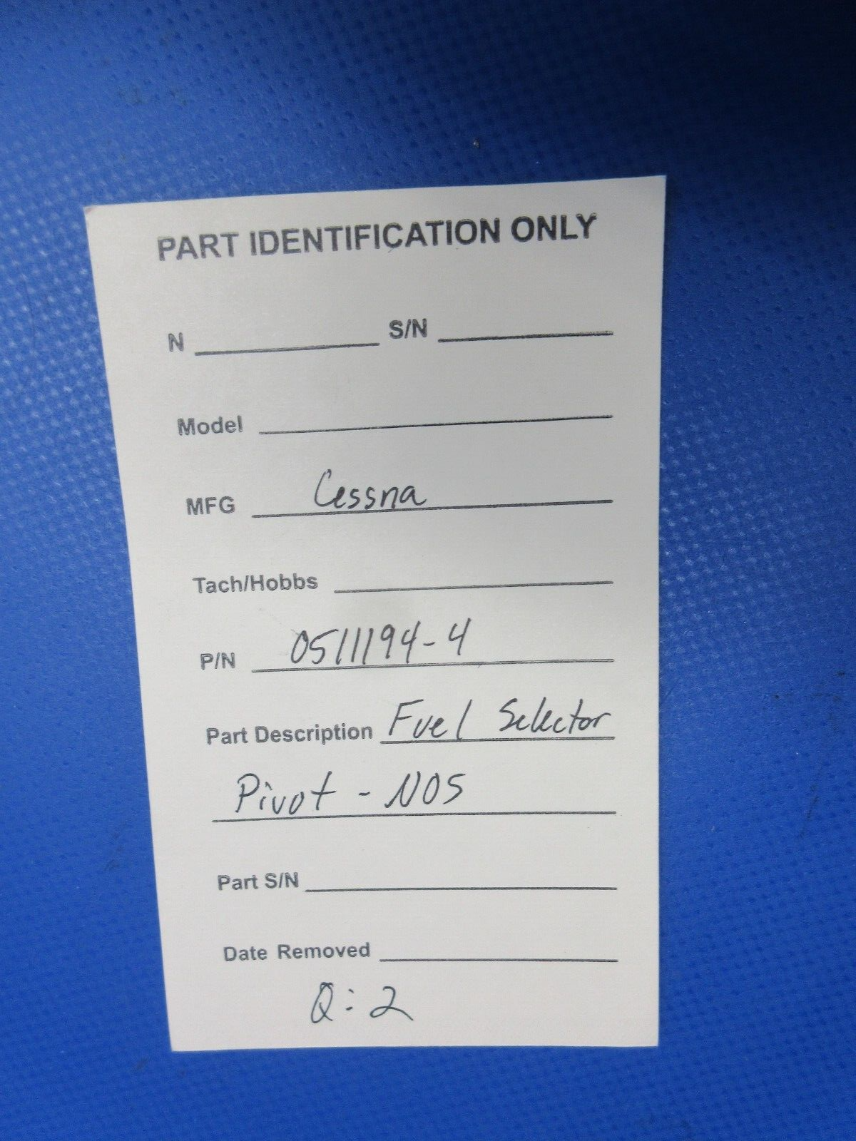 Cessna Fuel Selector Pivot P/N 0511194-4 NOS (0324-757)
