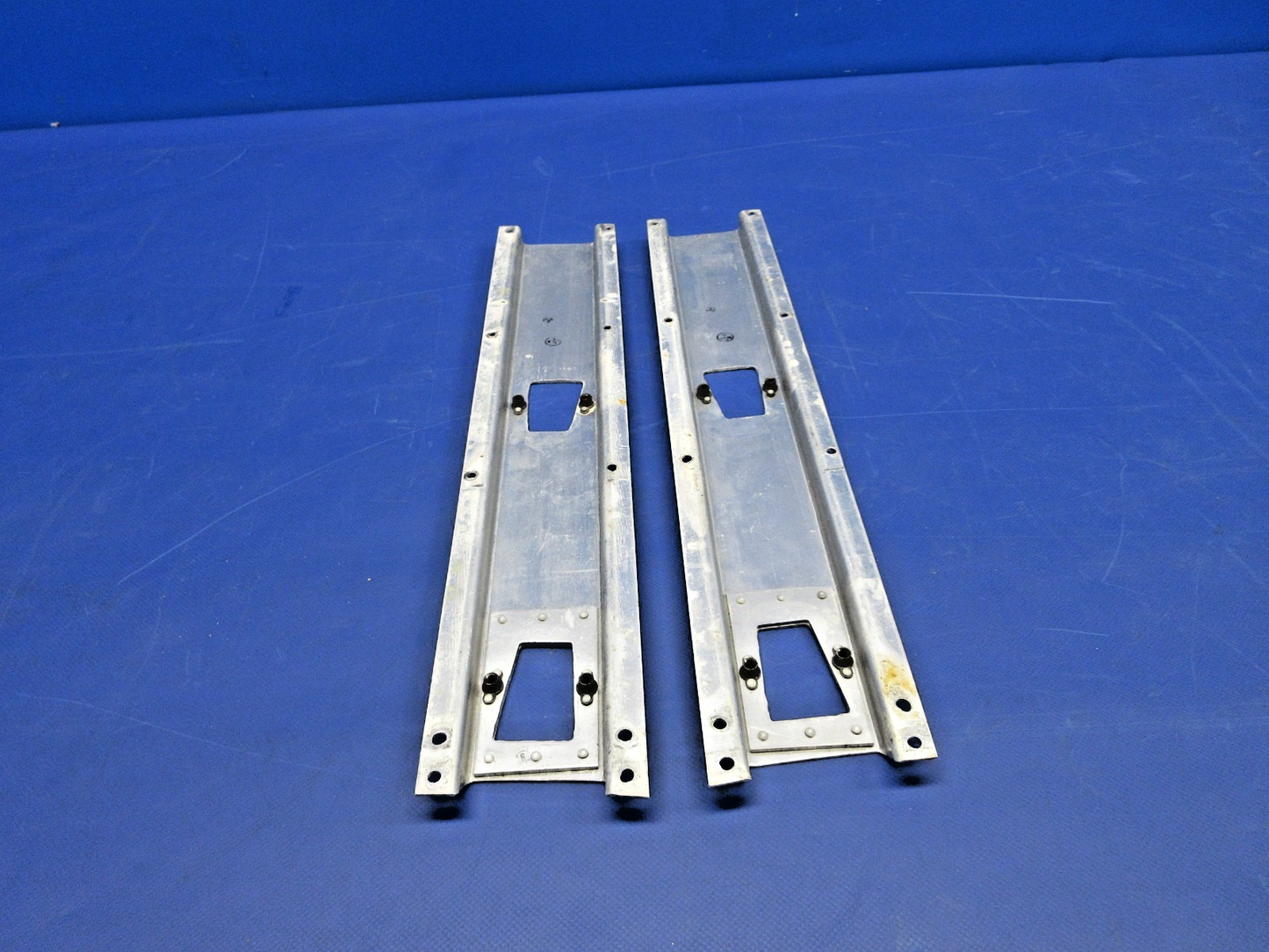 Cessna 310 / 310I AFT Seat Supports LH & RH P/N 0812981-5 & -6 (0326-866)1