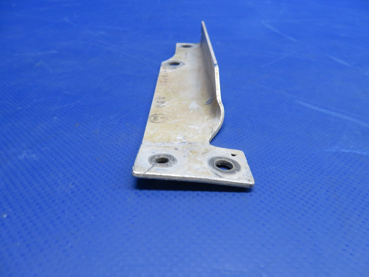 Beech 95-B55 Baron Continental RH Exhaust Bracket (0626-417)3