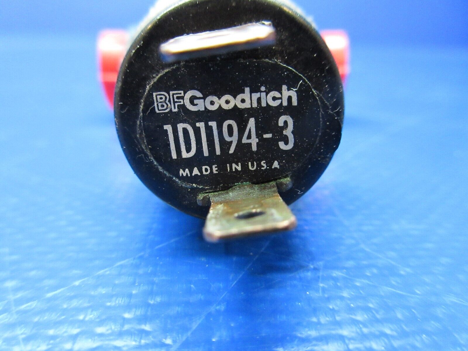 44104095