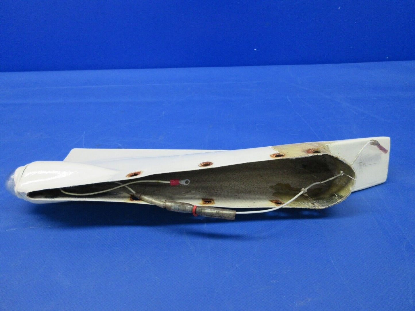 Piper PA-28-181 Archer Rudder Tip Assy With Tail Light P/N 99868-00 (0524-1053)