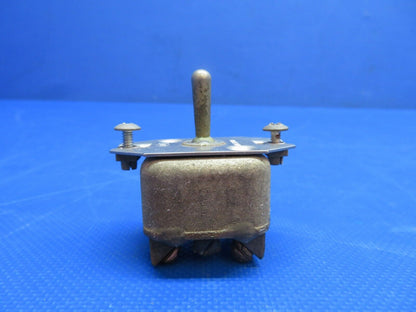 Piper PA-20 Pacer Circuit Breakers & Cutler-Hammer Switch LOT OF 10 (0824-1753)