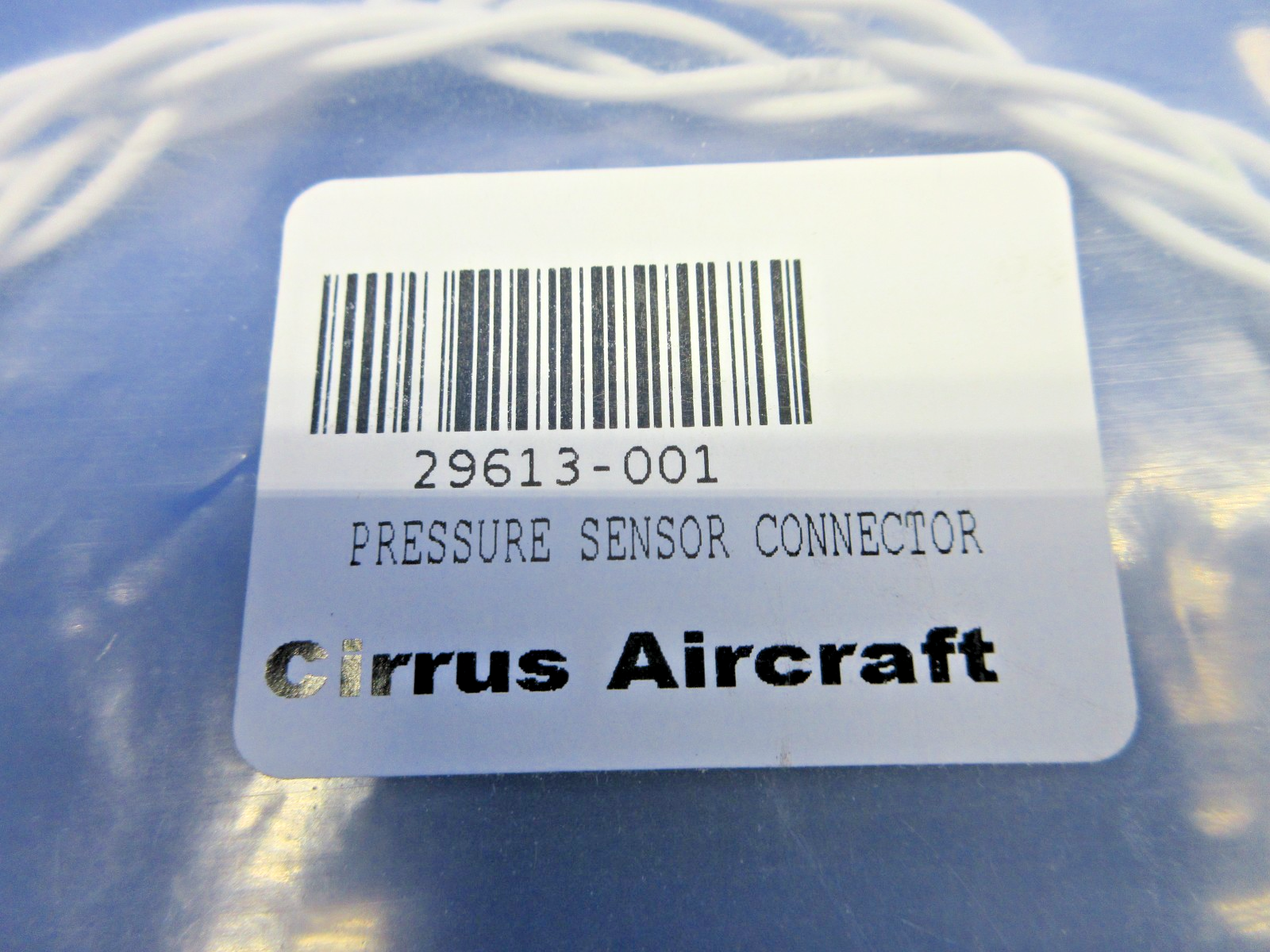 Cirrus SR20 / SR22 Pressure Sensor Connector P/N 29613-001 NOS (0426-741)2