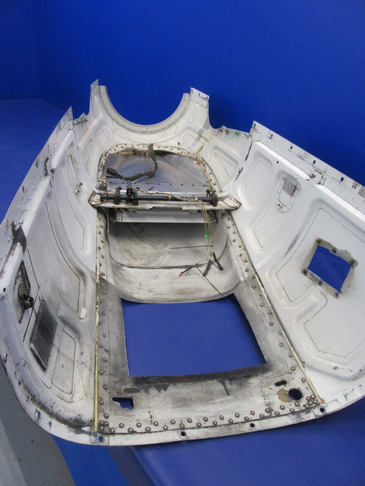 Piper PA-31T1 Cheyenne RH Lower Cowling P/N 50107-26 (0426-10)2
