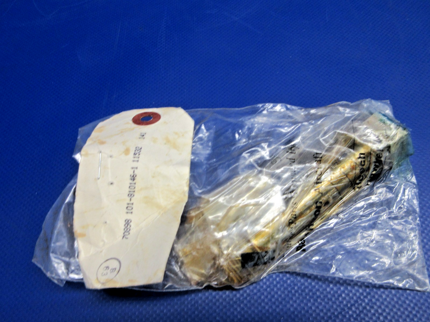 Beech King Air Bolt w/8130 P/N 101-810146-1 NOS (0426-778)3