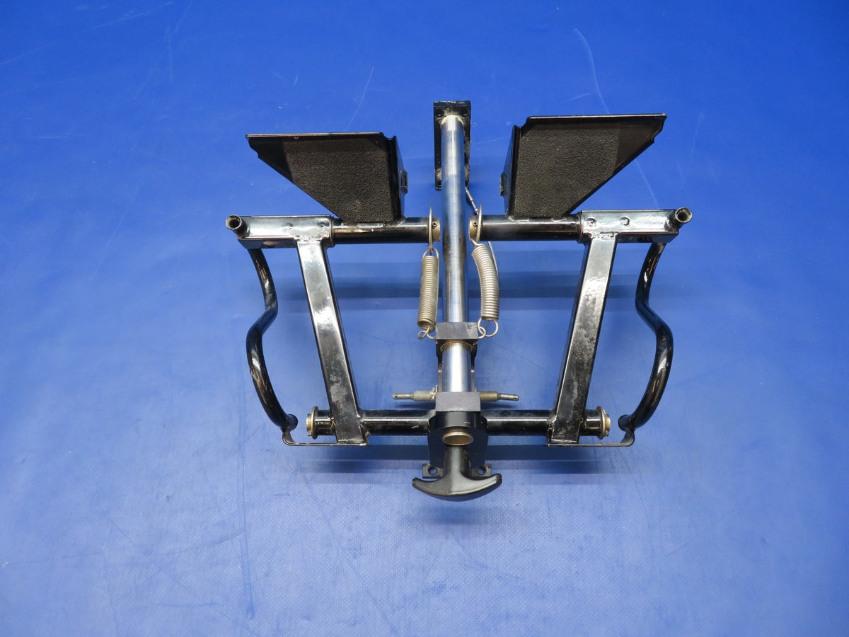 Diamond DA-40 RH Rudder Pedals P/N 22-2724-00-00 (0826-1224A)0