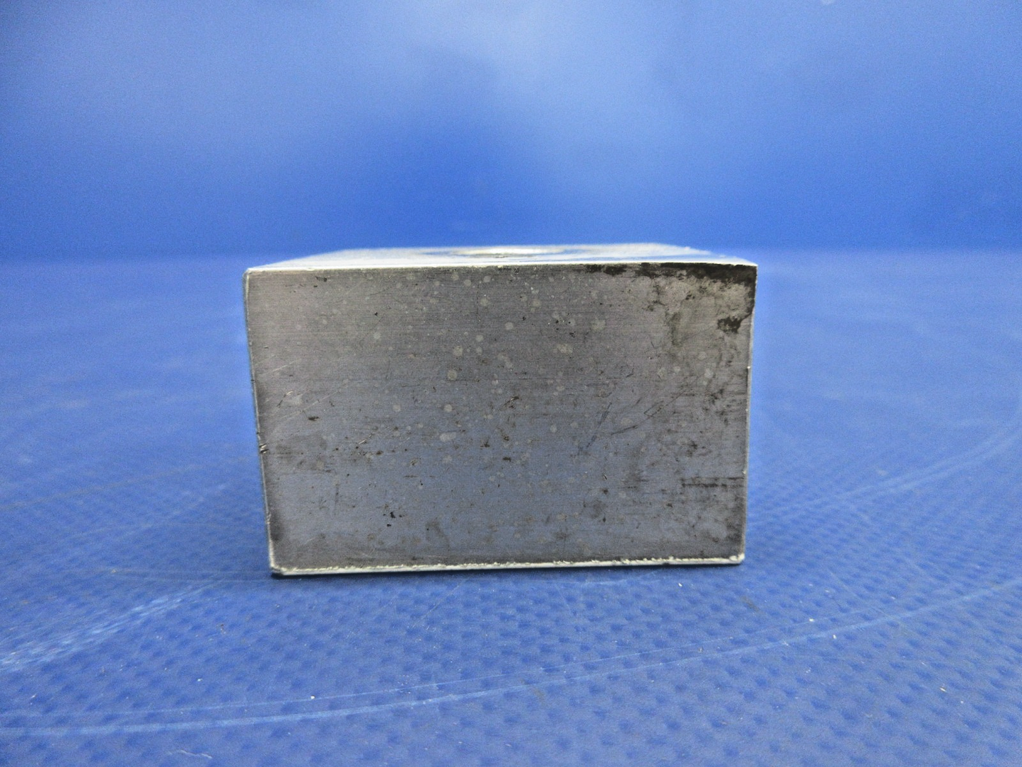 Diamond DA-40 RH Cowl Mount Block P/N D41-7103-12-71 (0726-814)3