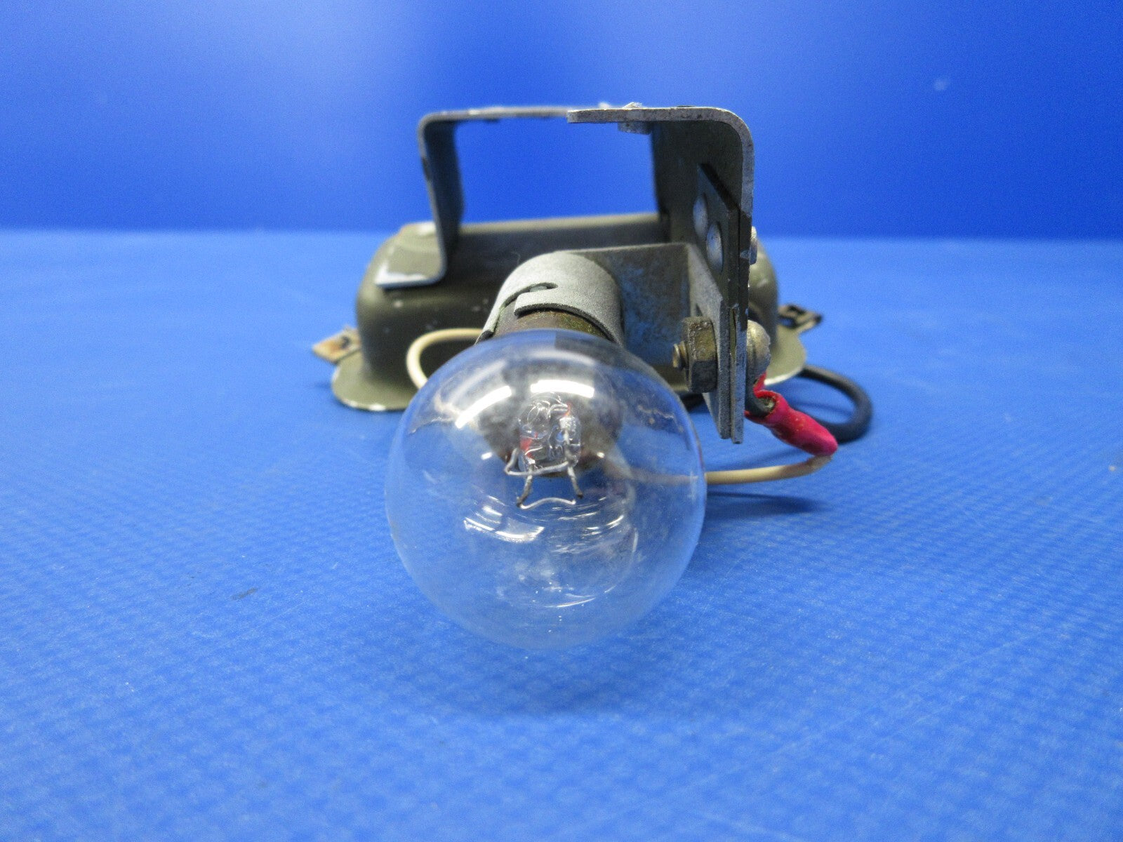 Cessna 180 Overhead Console Light & Bracket P/N 0413140-5 (0524-1384)4