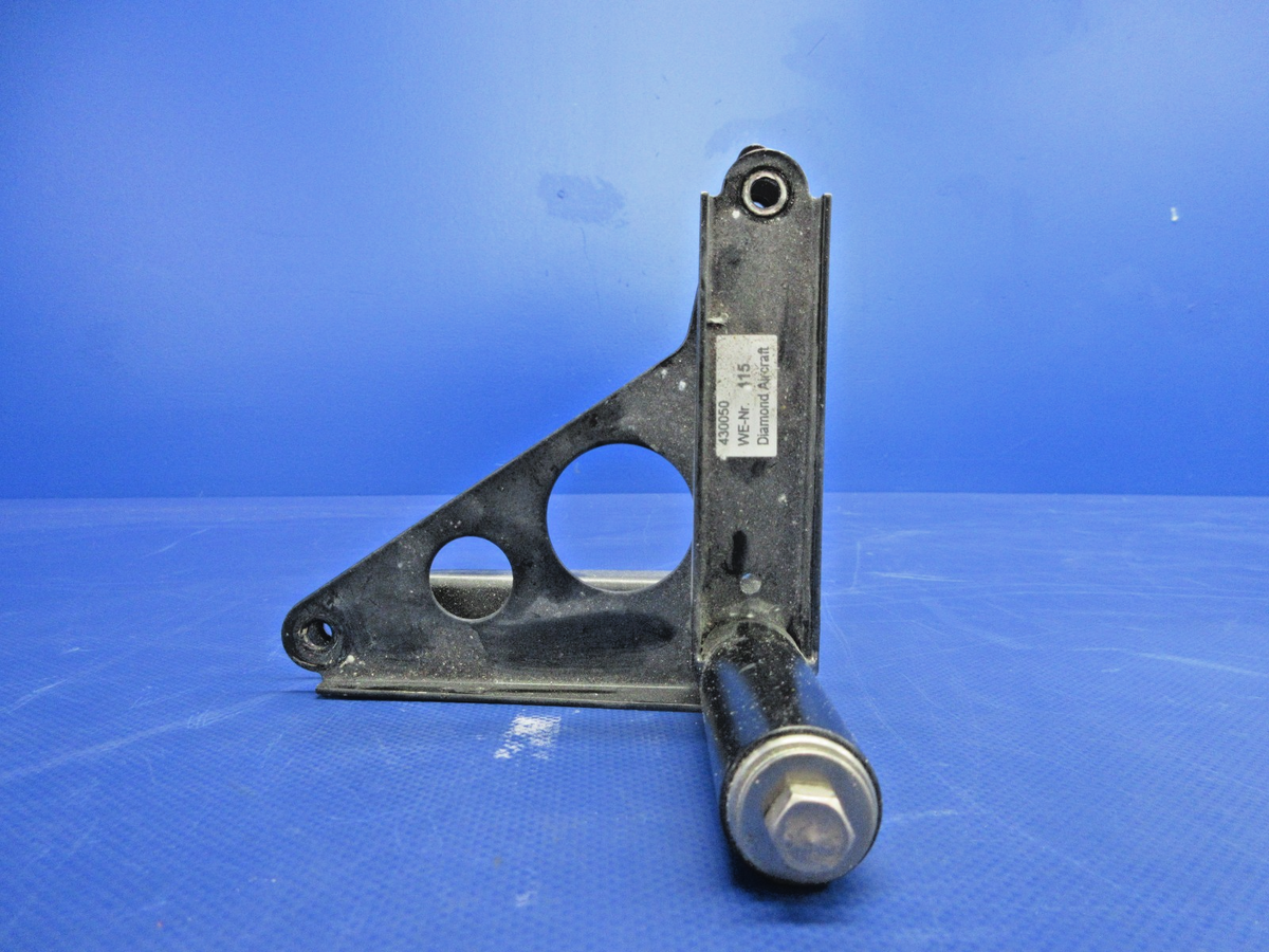 Diamond DA-40 RH Bellcrank P/N DA4-2713-30-00 (0726-862)3
