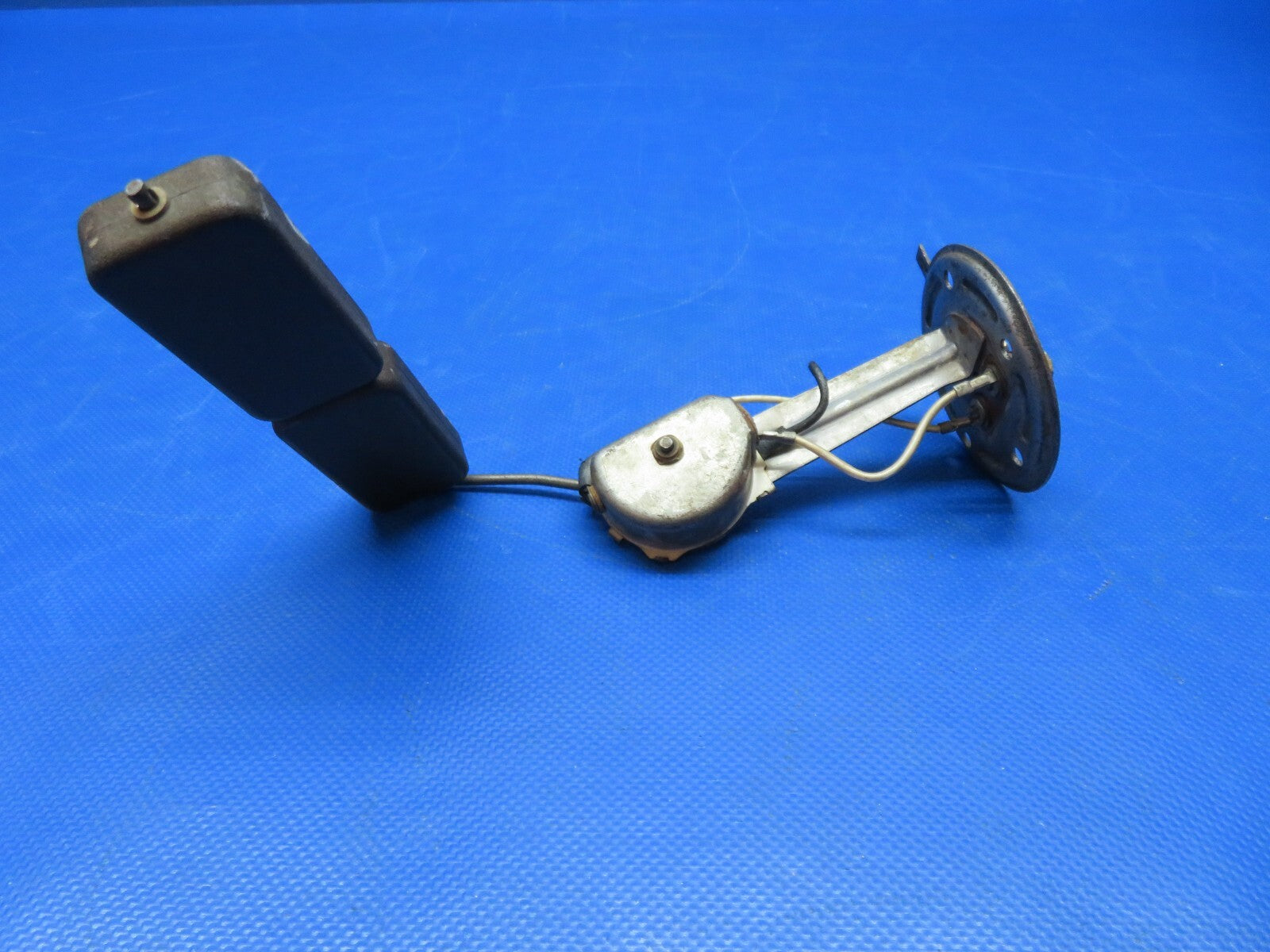 Beech 95 / D95A Main Fuel Sender Transmitter LH P/N 5640556 TESTED (0424-245)8