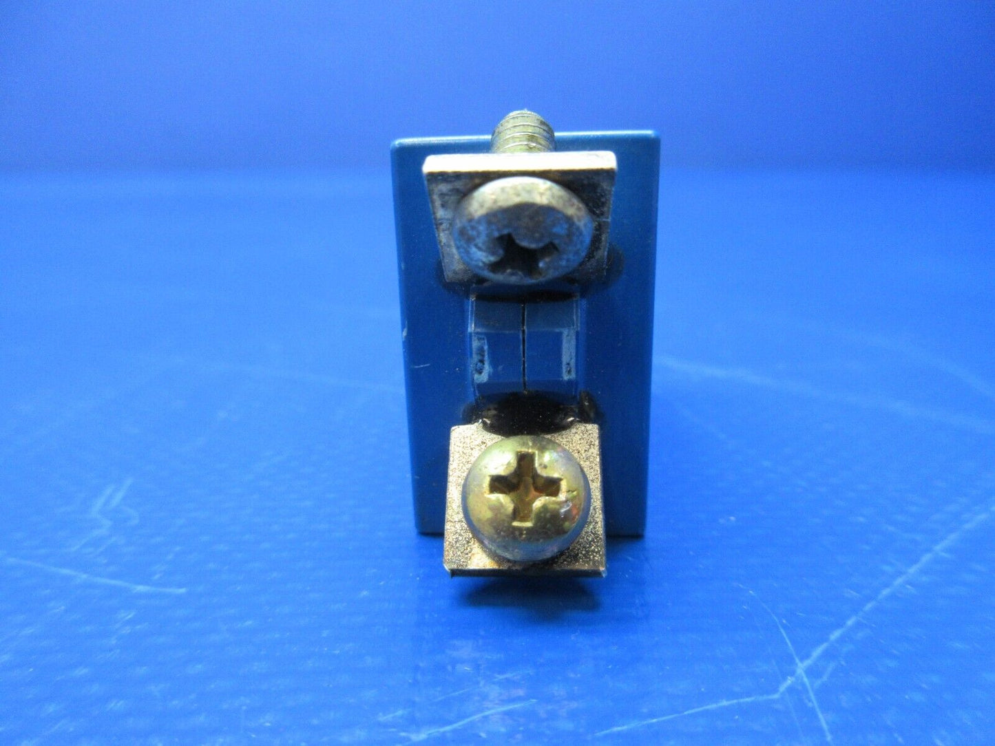 Mechanical Products 21/2 Amp Circuit Breaker P/N 1500-052-205 TESTED (1224-1297)