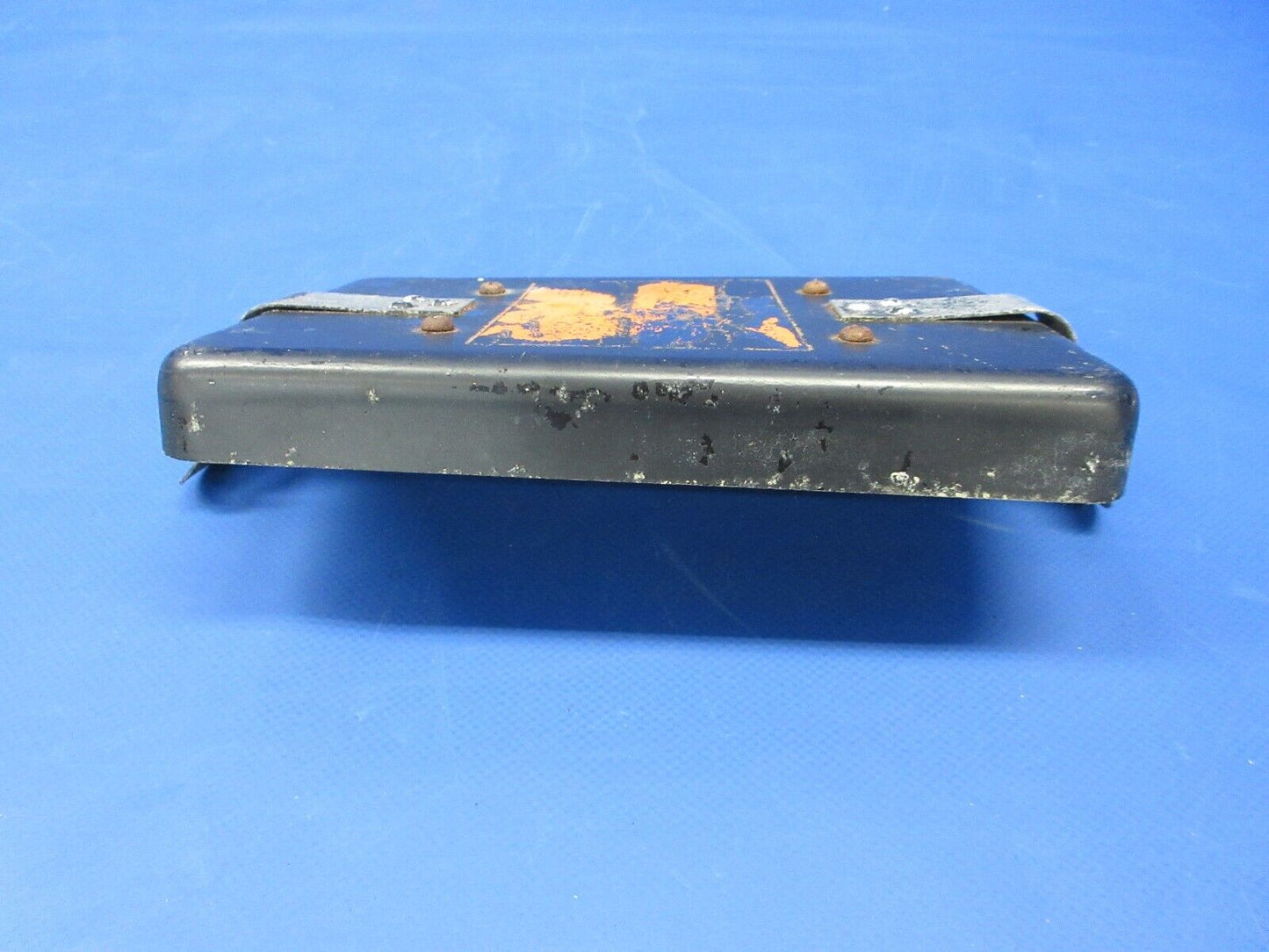 Early Cessna 175 / 175A Battery Box Lid Assy P/N 0413307-21 (0624-1423)