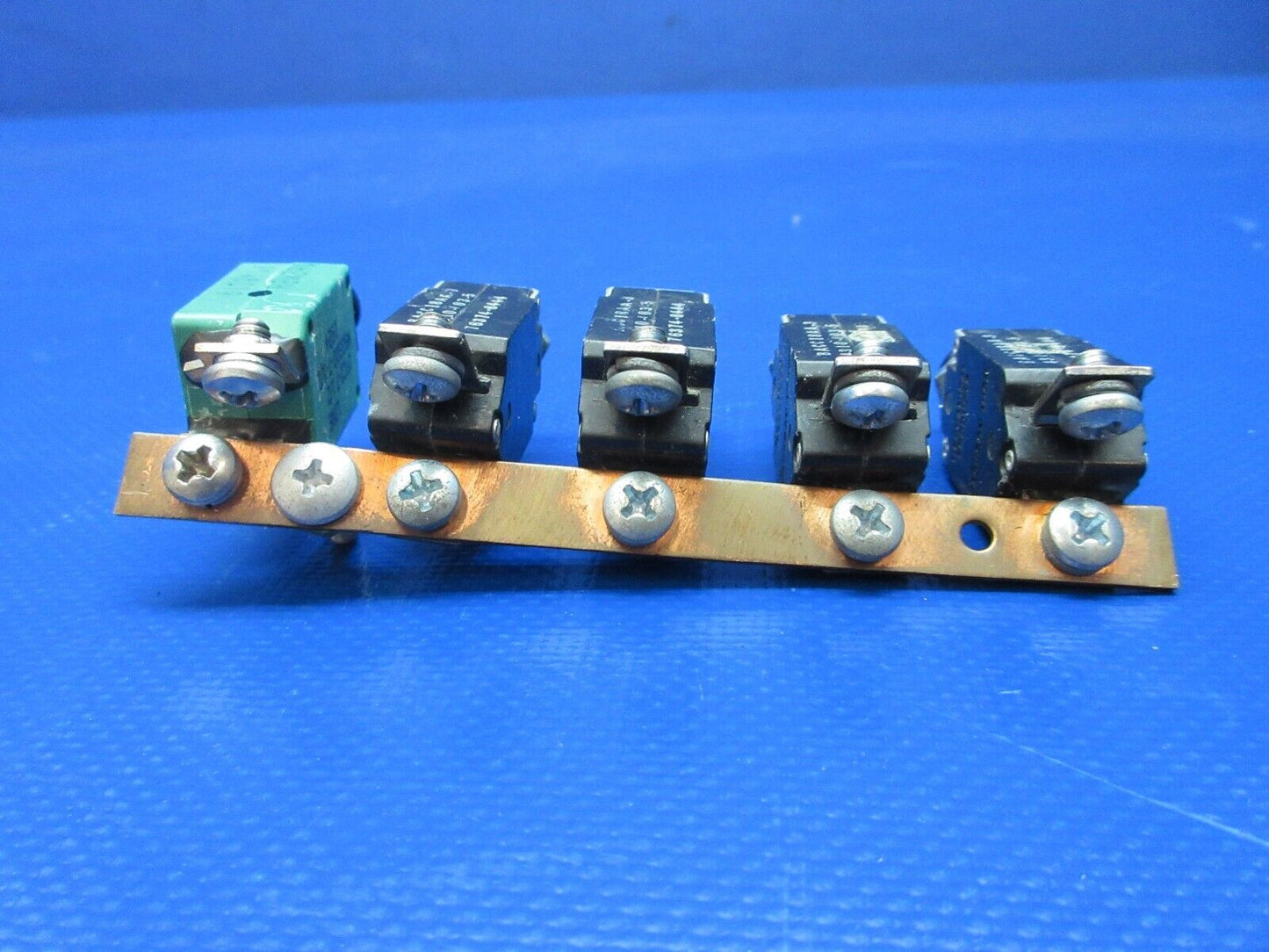Piper PA-28-180 Circuit Breakers & Switches P/N 7277-2-2 LOT OF 20 (1124-1476)