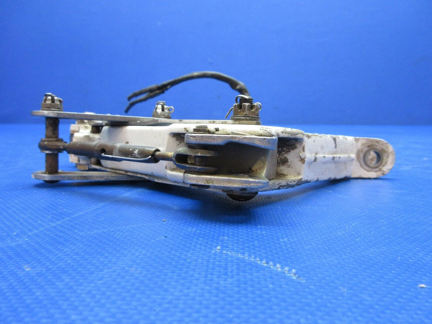 Piper PA-34-200T Seneca II RH MG Truss Assy w/ Switch P/N 78721-03 (0924-1374)