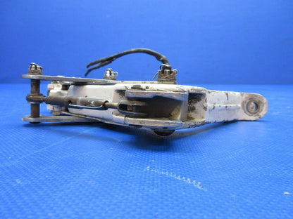 Piper PA-34-200T Seneca II RH MG Truss Assy w/ Switch P/N 78721-03 (0924-1374)