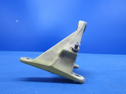 Piper PA-23-250 Aztec Lower Rudder Hinge Assy P/N 16079-00 (0624-847)
