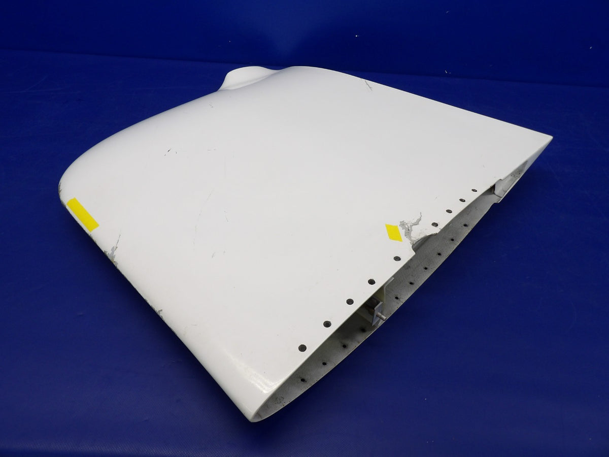 Minor Damage / Cirrus SR22 Left Hand Wing Tip P/N 13380-003 (0926-1241)11
