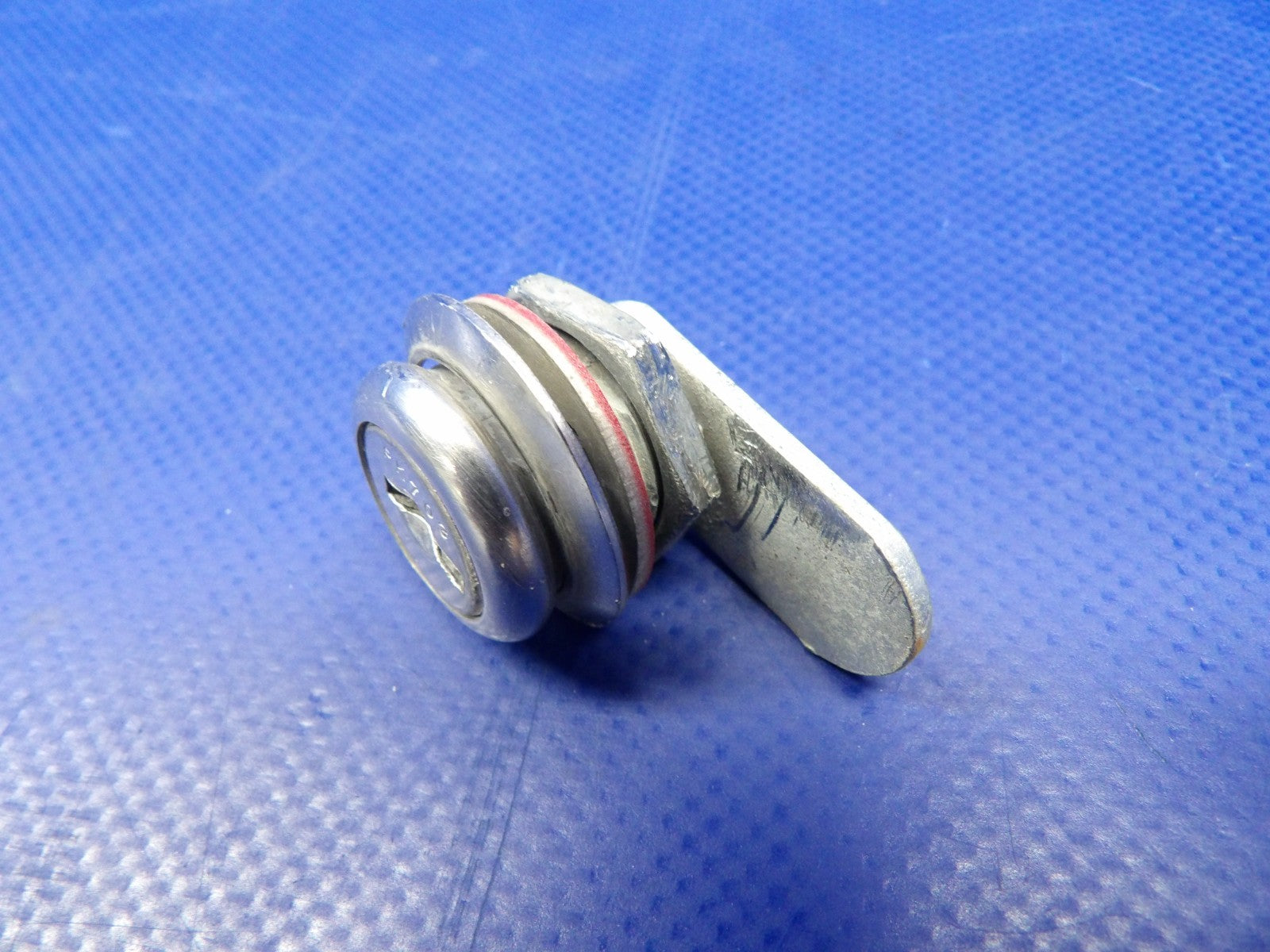 Piper PA-34-200T Seneca II Aft Cabin Door Lock w/ Key P/N 87329-11 (0626-1502)8