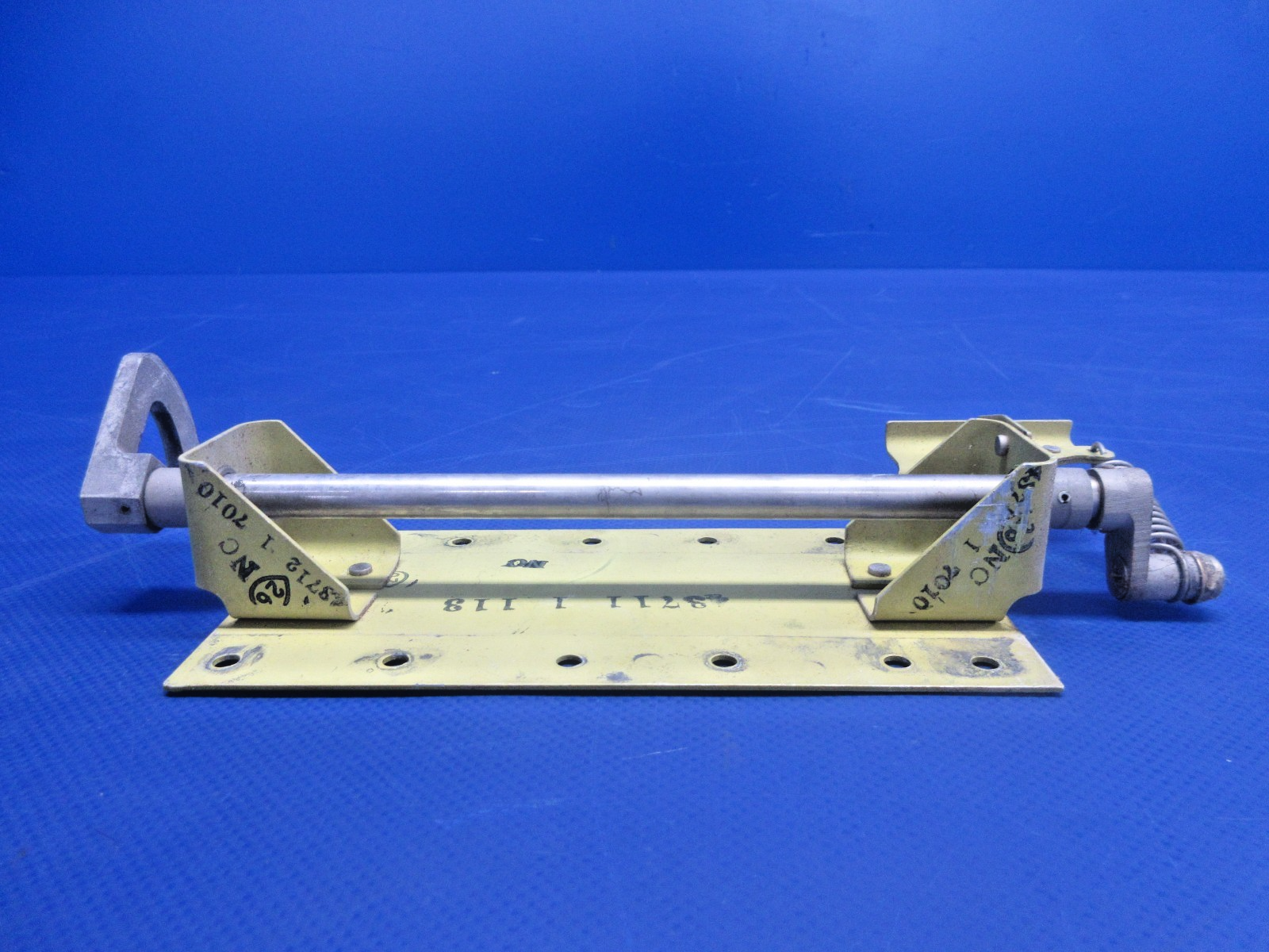Rockwell Commander 112 LWR LH Cabin Door Latch P/N 43707-1 (0826-421)7