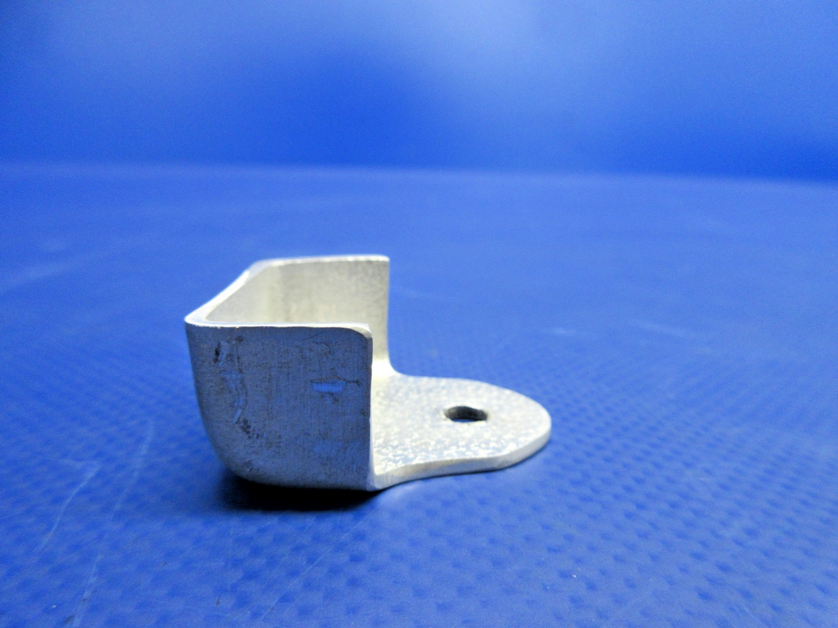 Cessna Bracket P/N 0432172-2 NOS (0526-933)7