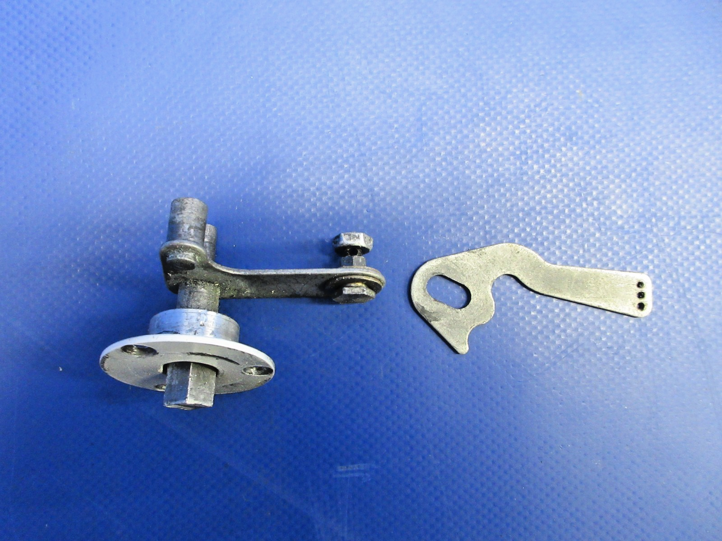 Beech F35 Bonanza Cabin Door Handle Shaft P/N 35-400462 (0726-818)1