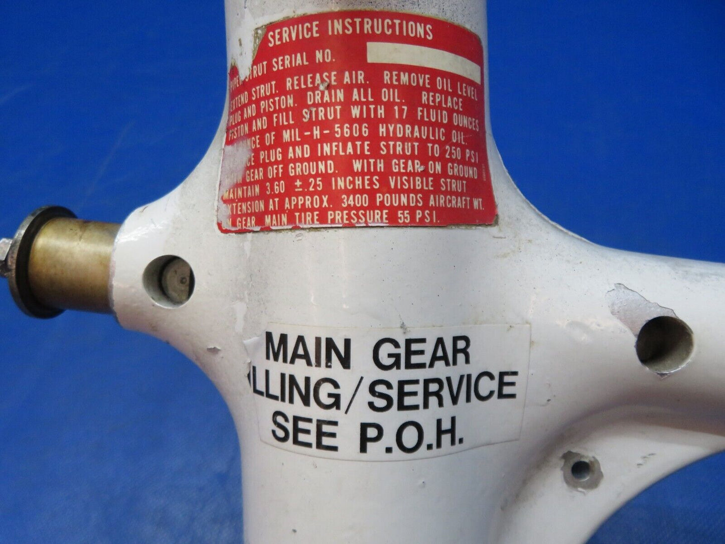 Piper PA-34-200T Seneca II RH Main Trunnion P/N 67926-13 (1024-237)