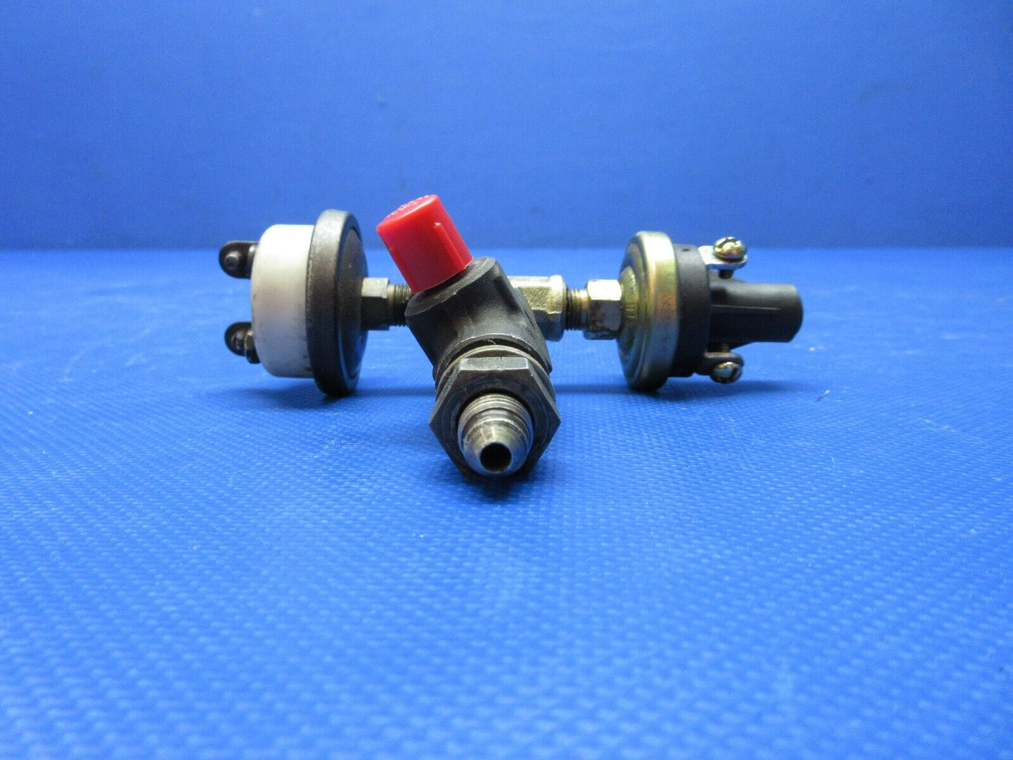 Piper PA-34-200T Seneca II Hour Meter Switch P/N 587-990 TESTED (0524-1522)