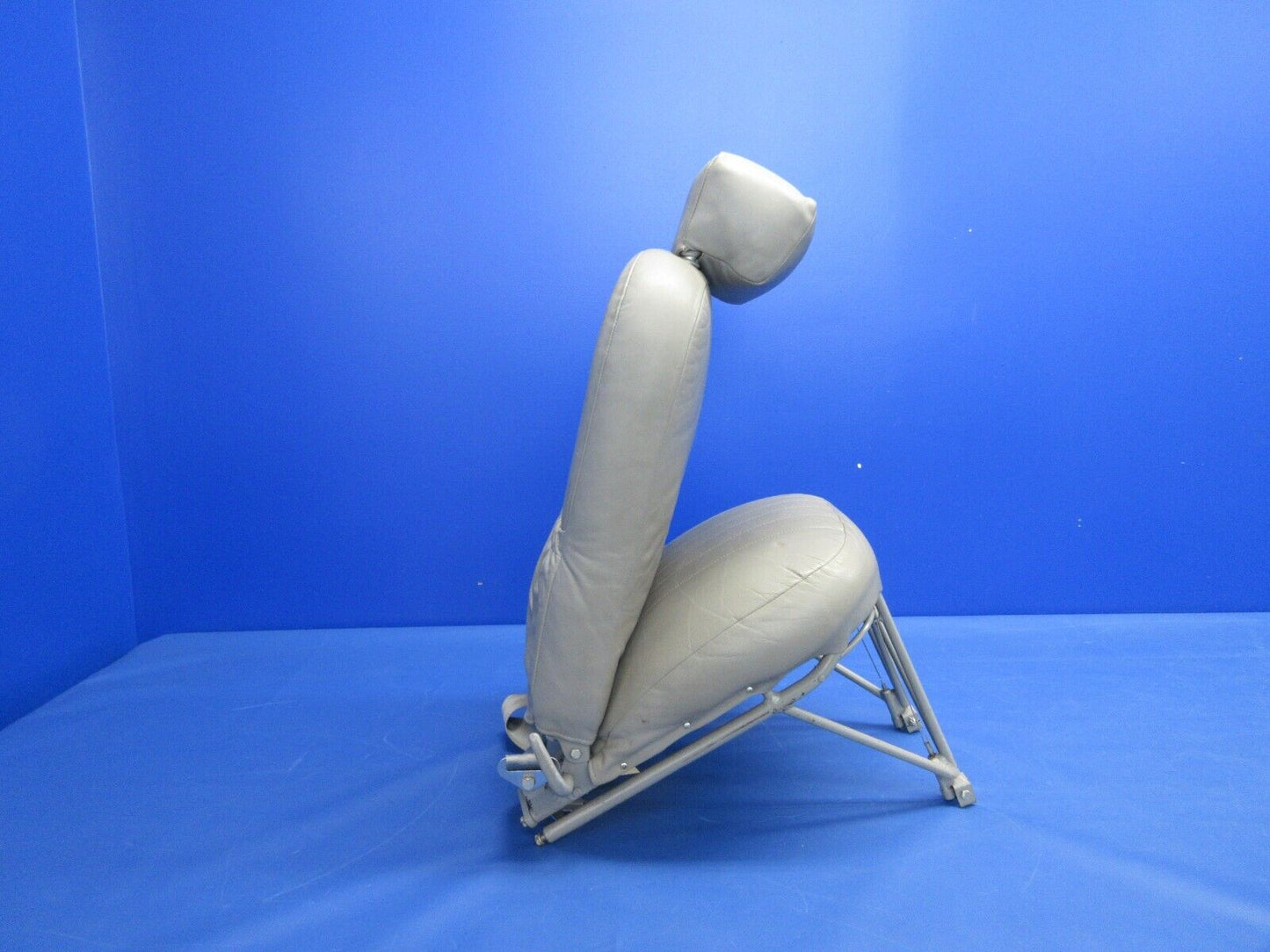 Piper PA-23-250 Aztec Front Seat Assy RH P/N 16450-03 (0624-892)