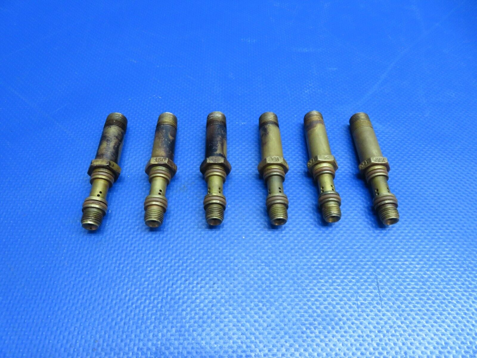 Continental TSIO-520-E Fuel Injector Nozzles P/N 657070 SET OF 6 (0924-715)