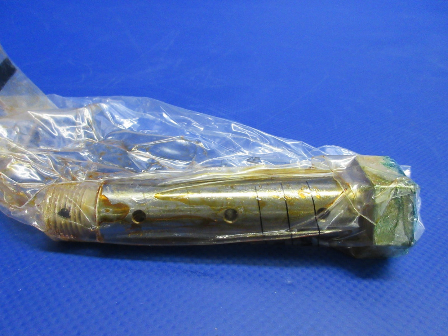 Beech King Air Bolt w/8130 P/N 101-810146-1 NOS (0426-778)5