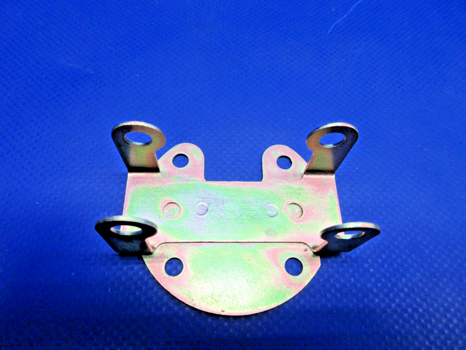 Continental TSIO / IO-360 Fuel Divider Manifold Bracket P/N 646507 NOS (0326-9904
