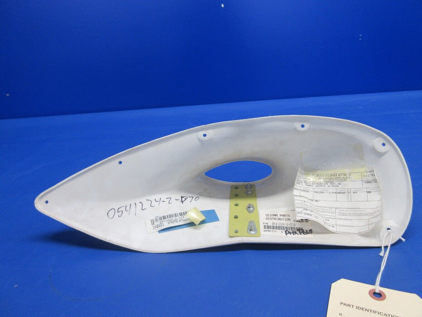Cessna 172 RH Lower Gear Fairing P/N 0541224-2-D70,  0541224-2 NOS (0424-1267)