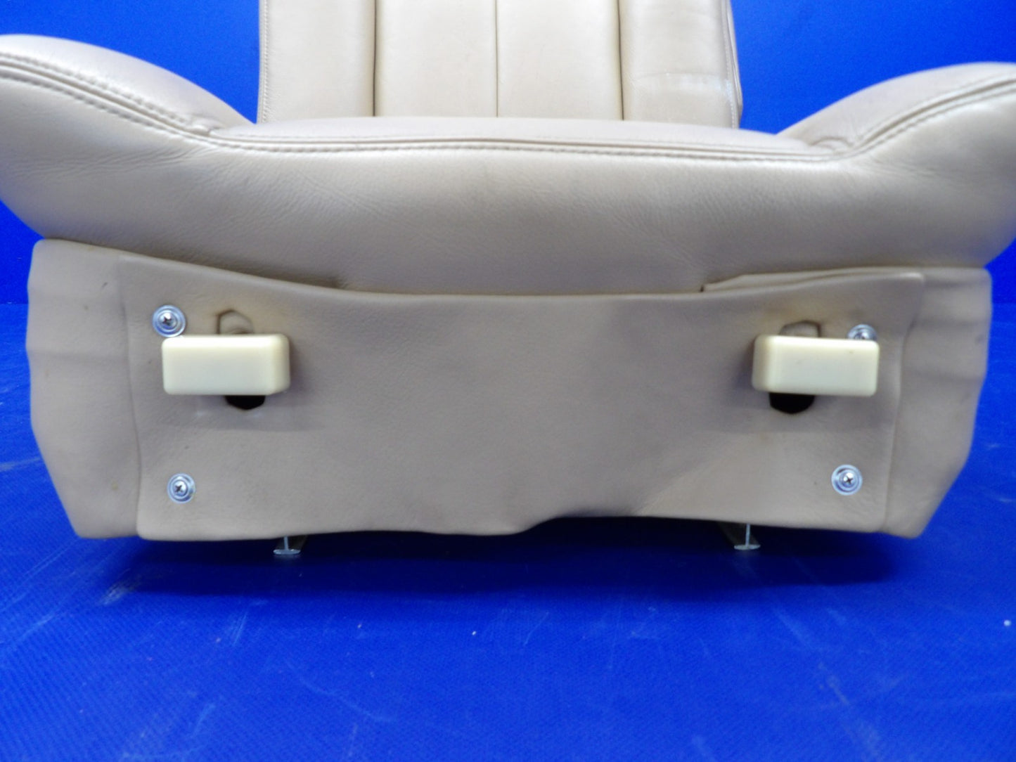 Cessna 421 Co-Pilot Seat P/N 5119231-4 (0726-1242)1