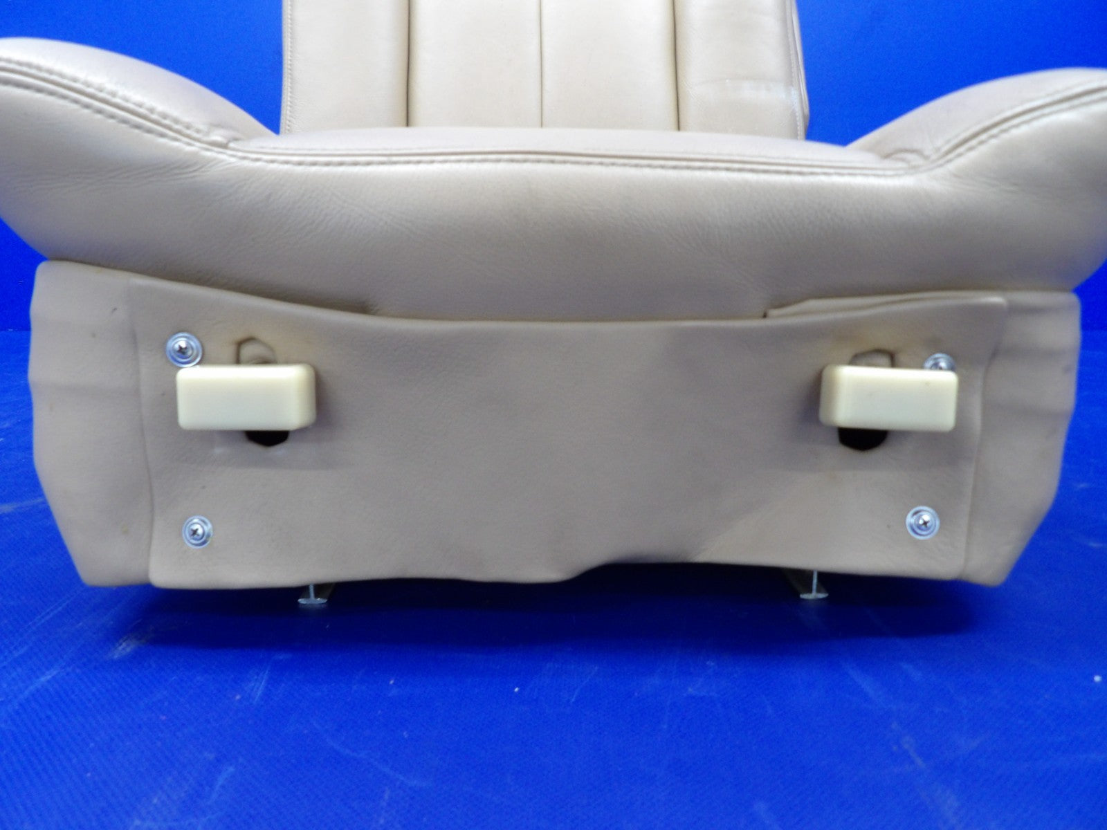 Cessna 421 Co-Pilot Seat P/N 5119231-4 (0726-1242)1