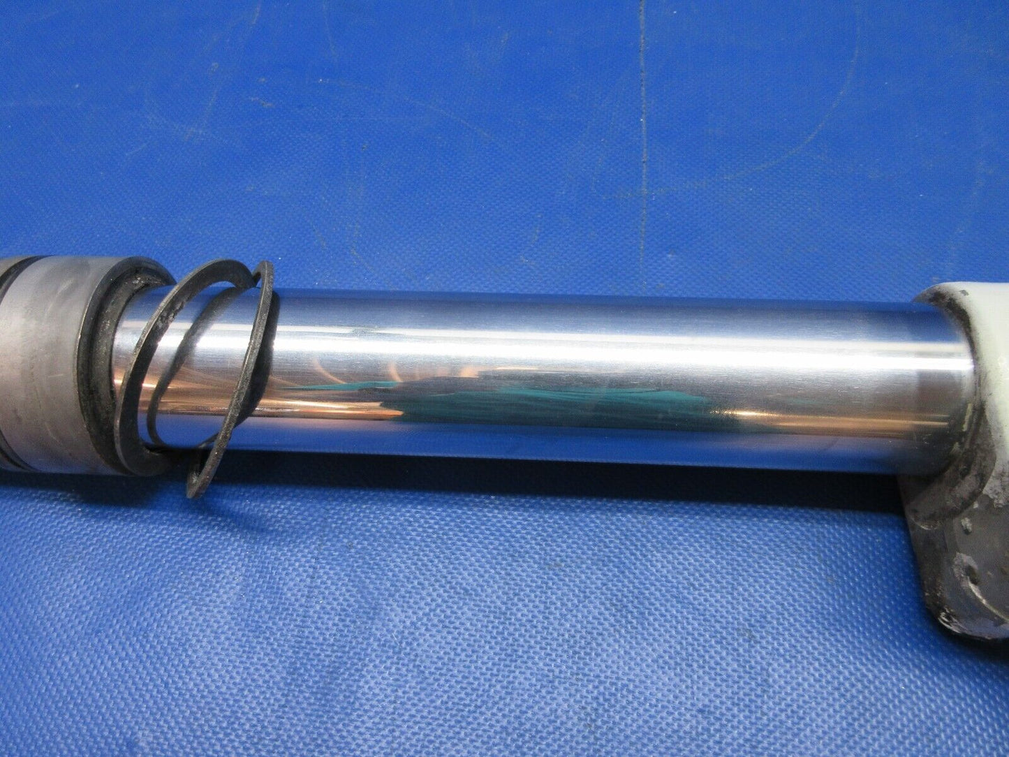 Piper PA-23-150 / 160 Strut & Axle Assy Main Gear P/N 753-227 (0724-1260)