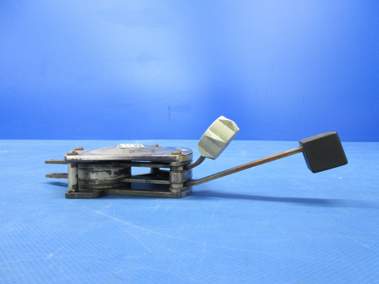 Bell 47J-2 Carburetor Heat & Mix Control Quadrant P/N 3L2294-15 (1124-1364)3