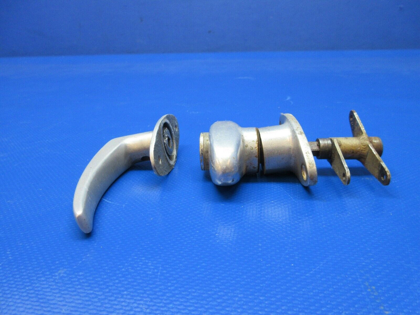 Bell 47J-2 Helicopter Cabin Door Latch RH P/N 47-385-169-20 (1224-1213)