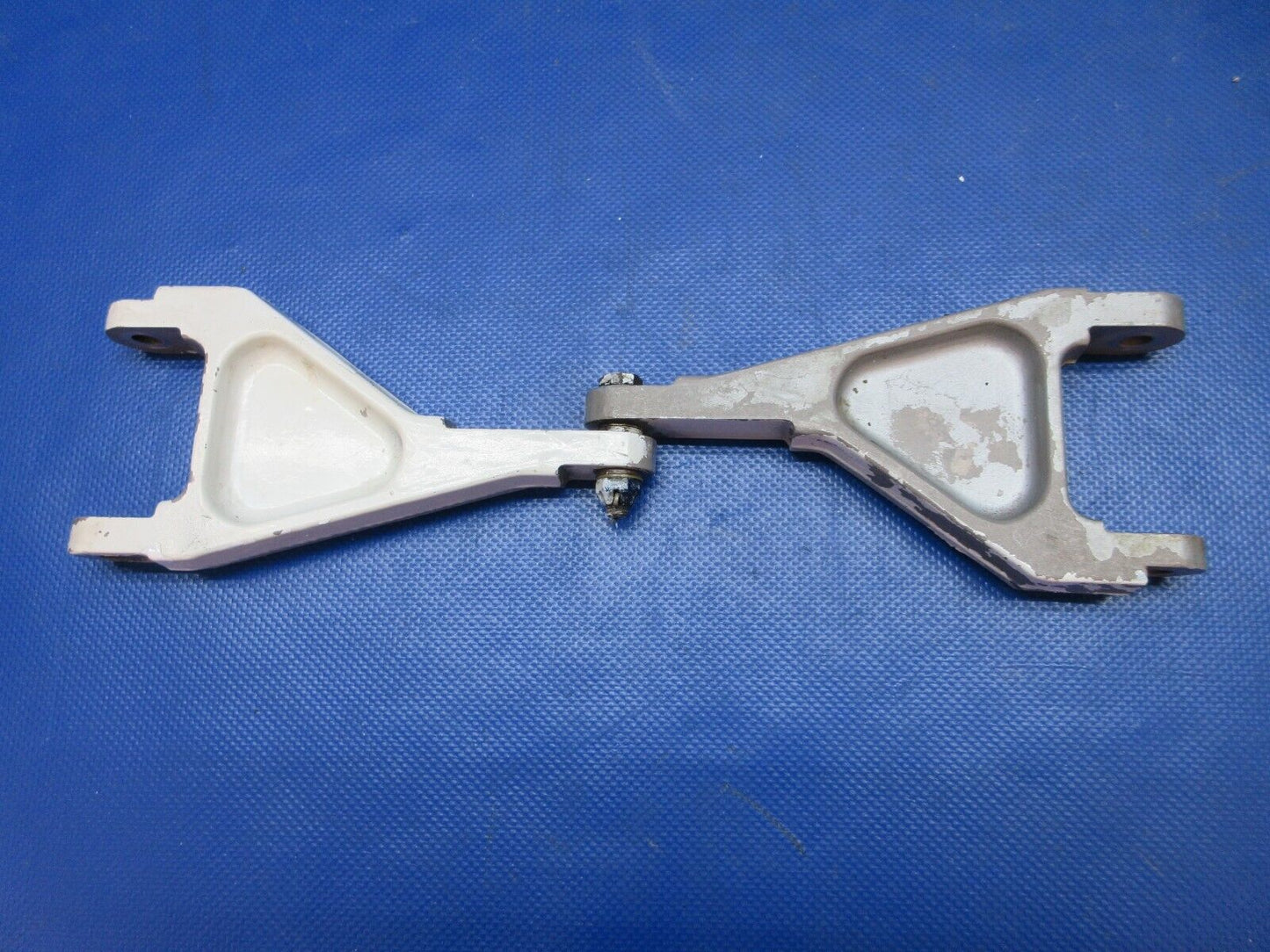 Piper PA-23-250 Aztec Main Gear Torque Link Assy P/N 31805-06 (0824-1320)