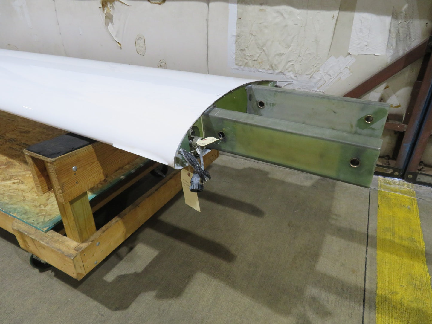 2001 Diamond DA-40-180 Right Hand Wing S/N 40.044 (0326-98)14